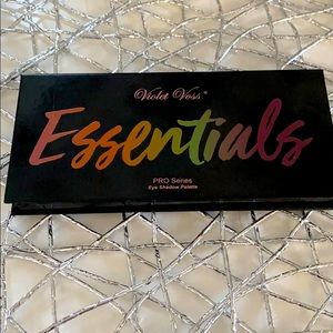 -Essentials Pro Series Eye Shadow Palette